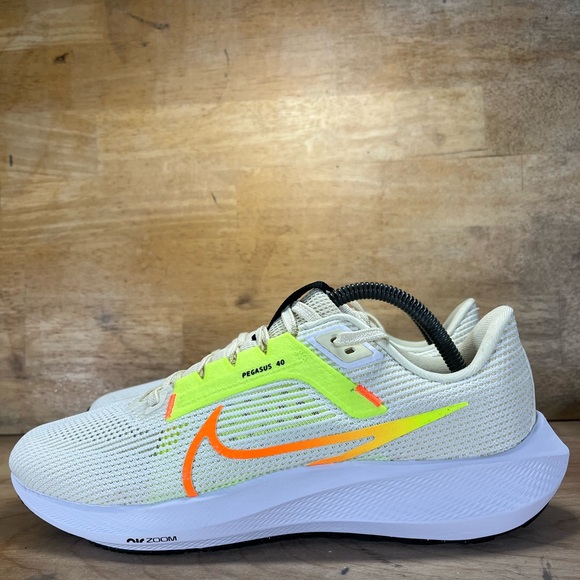NEW Nike Air Zoom Pegasus 40 Womens Sz 10.5 Running Shoes Coconut Milk Lime - Picture 4 of 11
